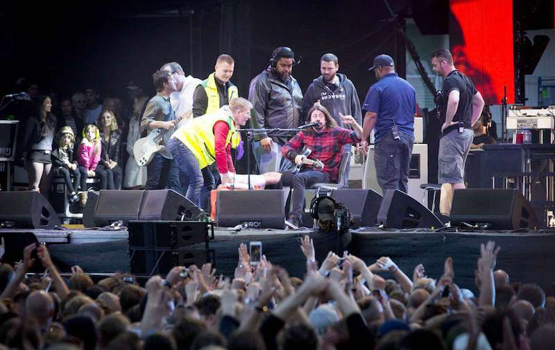 grohl foot 3 Dave Grohl reunites with the Swedish medic who wrapped his broken leg