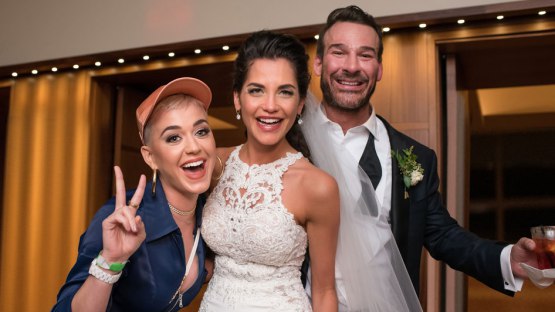 katy1 Katy Perry Crashes Wedding Reception in St. Louis