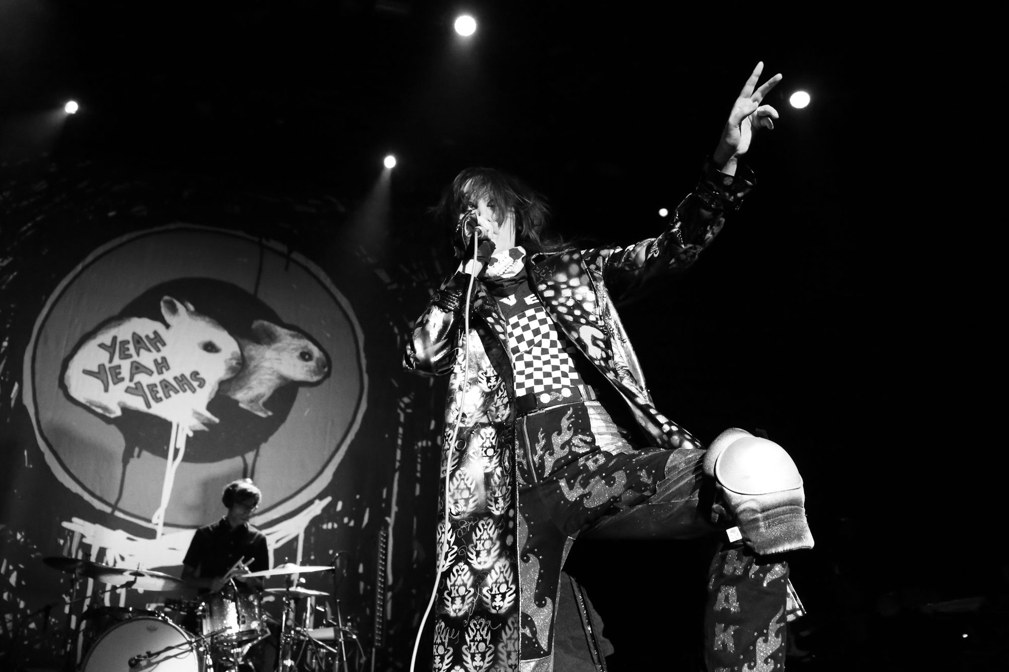 yeah yeah yeahs killian young 4 Live Review: Yeah Yeahs Yeahs Return to NYC for First Hometown Show in Four Years (11/7)